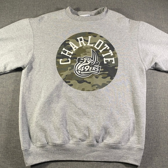 Champion Charlotte 49ers Crew Neck Sweatshirt Mens Size M Gray Camo Logo - Picture 1 of 7